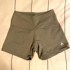 Ryderwear High Waisted Scrunch Bum Shorts - Size Small - Color Olive